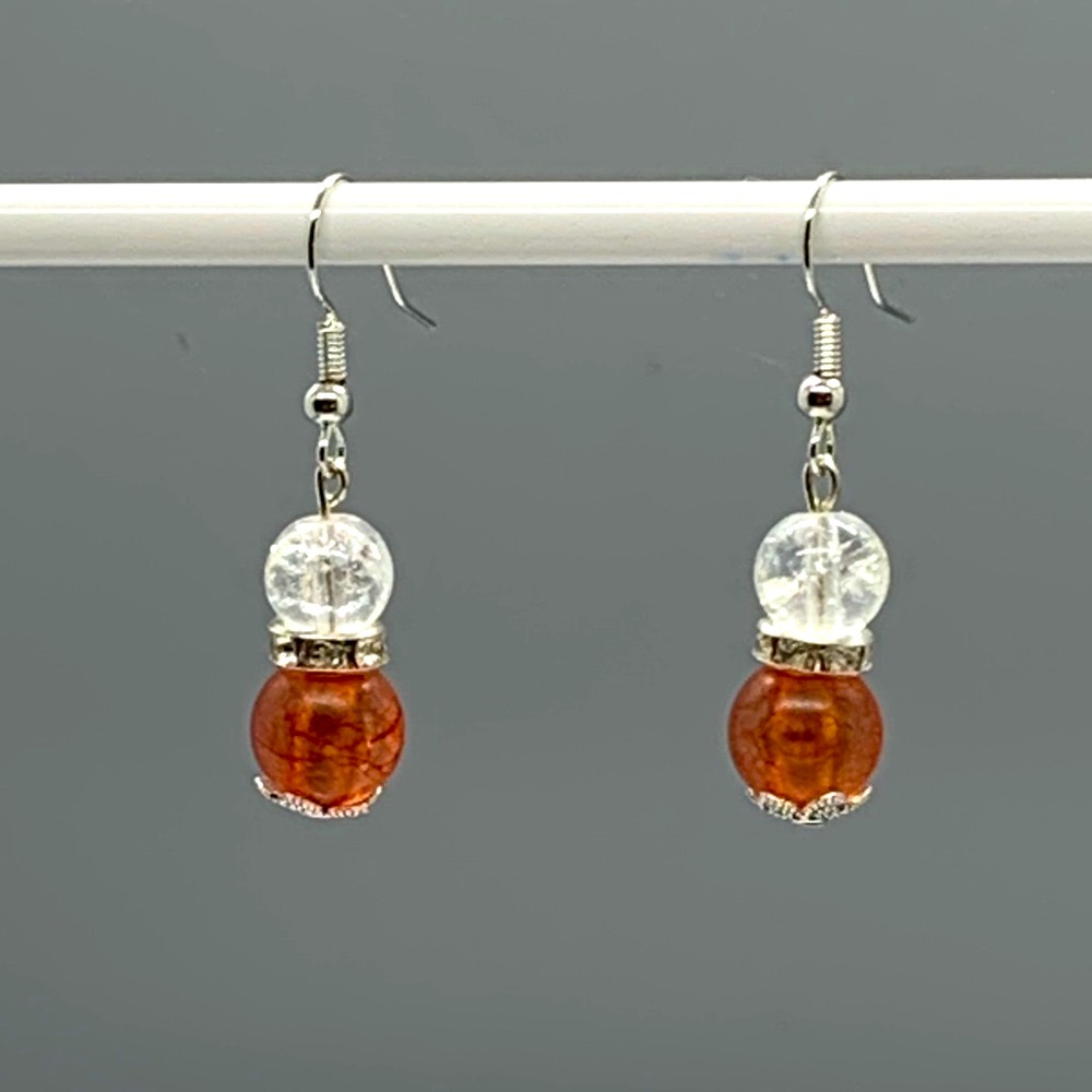 21006 ⭐️White and orange crackle glass earrings⭐️